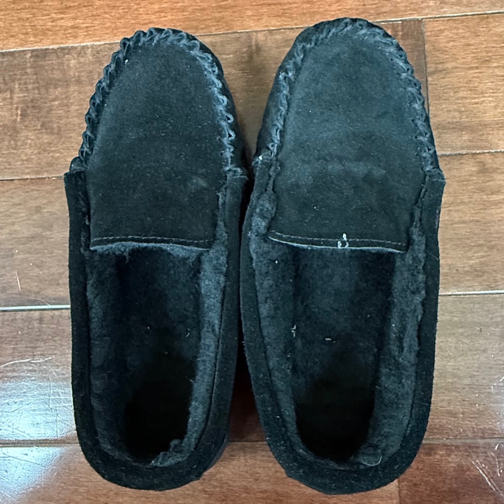BearPaw Women's Black Suede Faux Fur Lined Moccasin Slippers, size 7